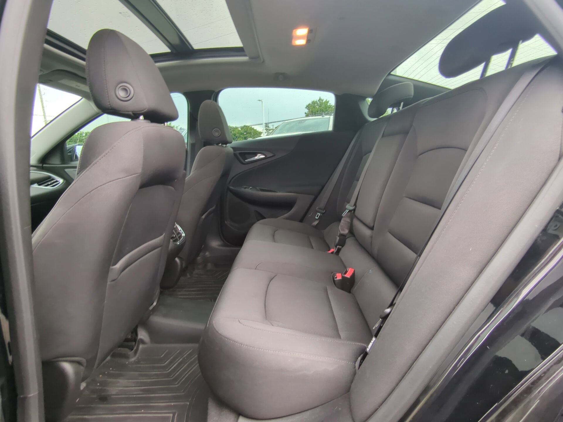 Used 2018 Chevrolet Malibu LT w/ Driver Confidence Package FWD image 10