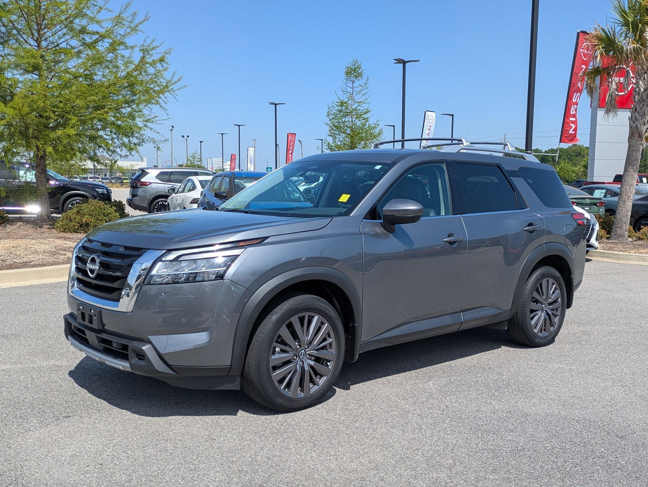 Used 2023 Nissan Pathfinder SL w/ SL Premium Package AWD/4WD image 8