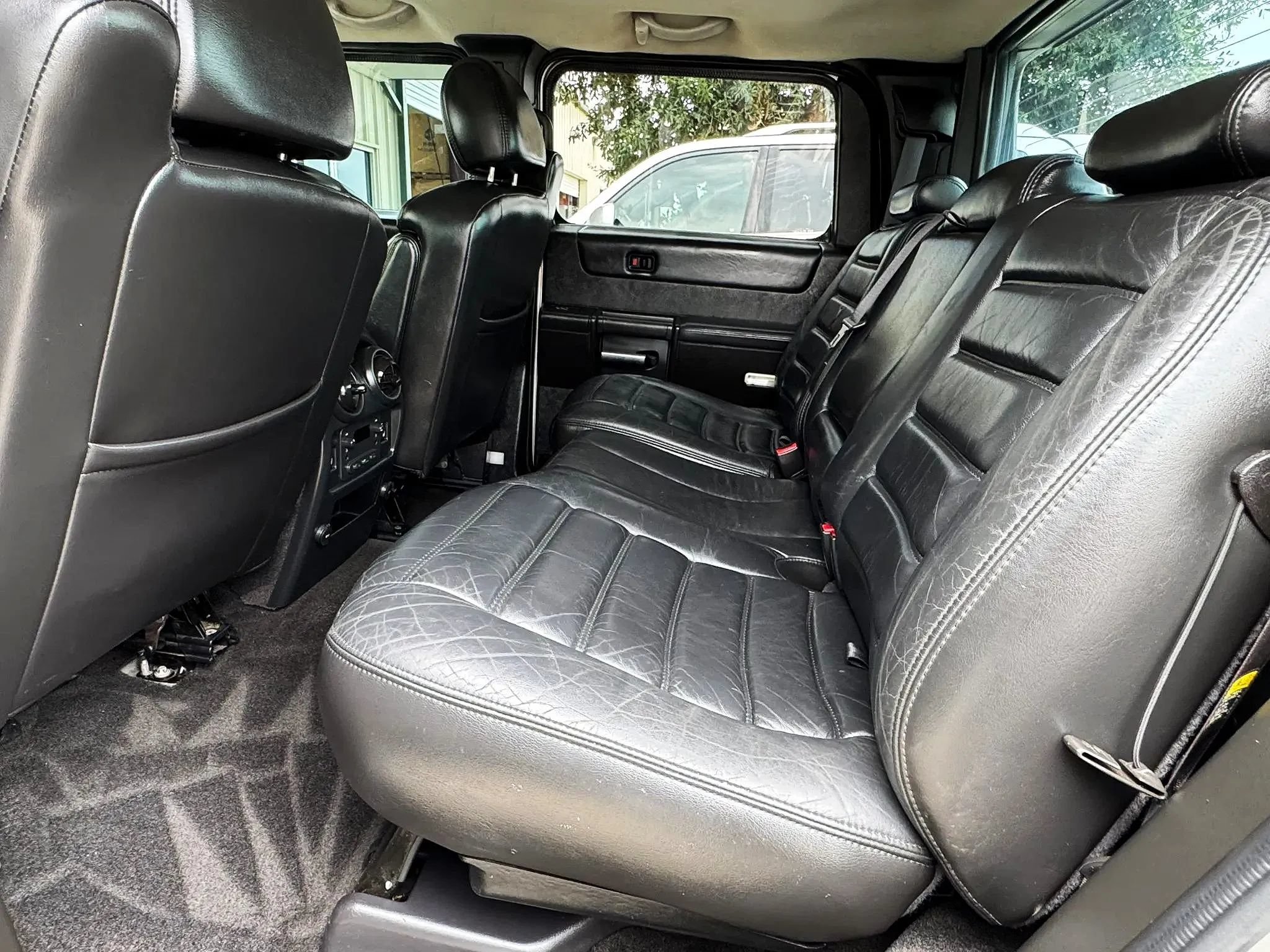Used 2005 HUMMER H2 SUT w/ Preferred Equipment Group AWD/4WD image 19