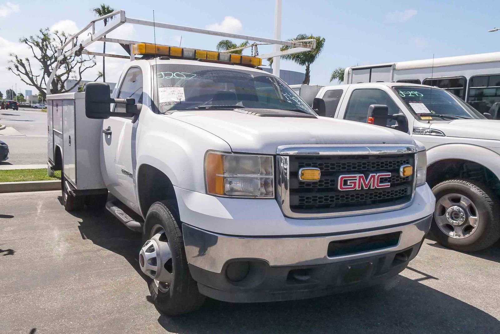Used 2014 GMC Sierra 3500 W/T RWD image 3