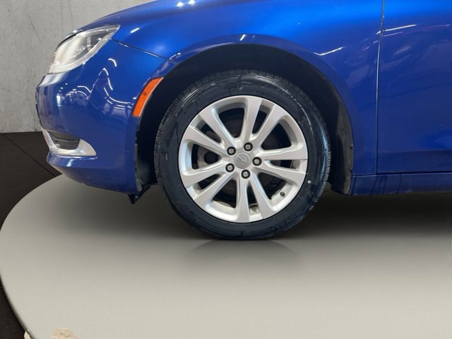 Used 2015 Chrysler 200 Limited w/ Convenience Group FWD image 16
