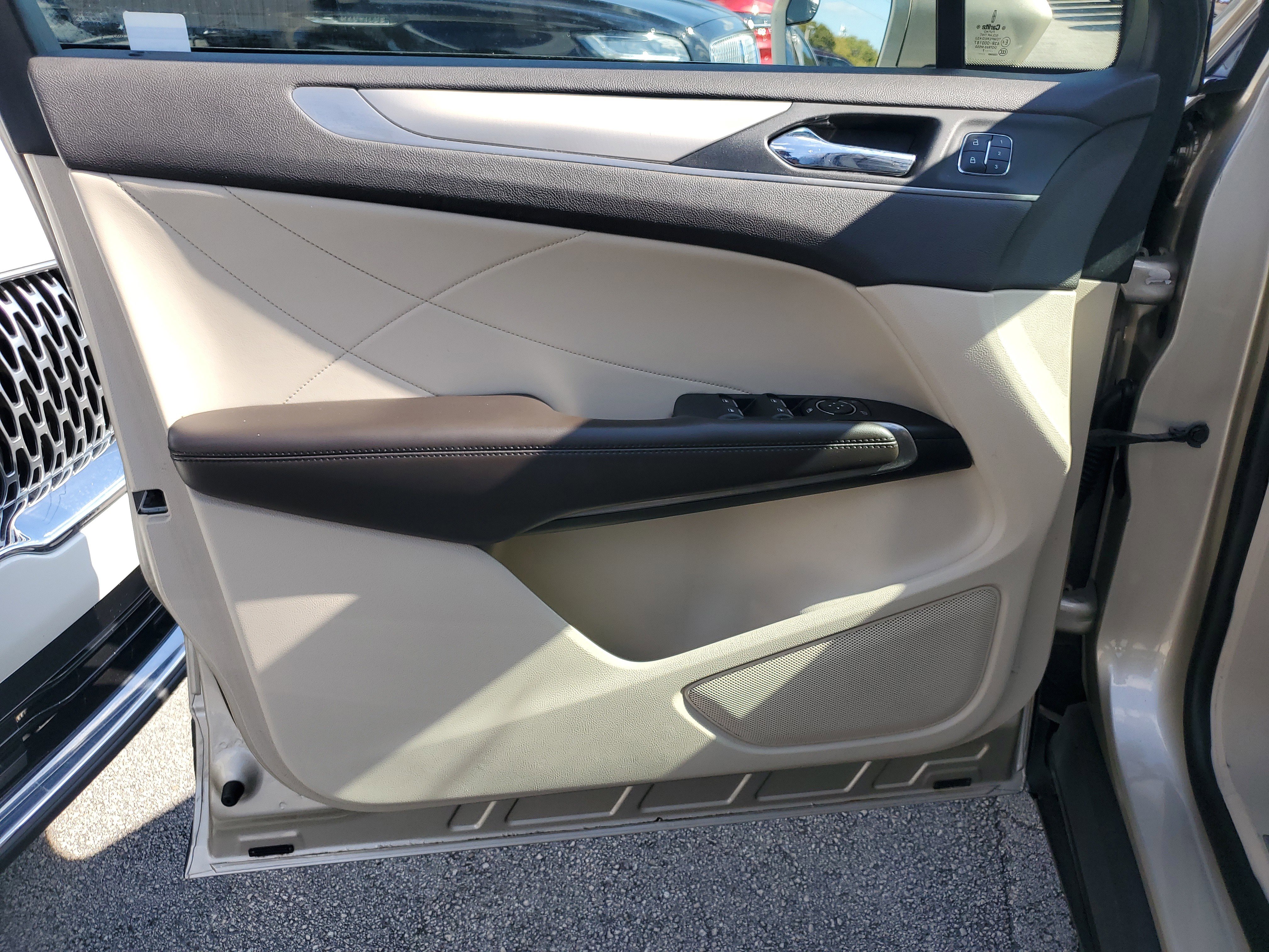 Used 2017 Lincoln MKC Premiere image 16