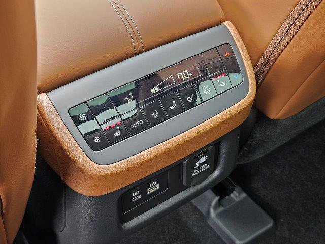 New 2025 Nissan Pathfinder Platinum w/ Black Appearance Package image 21