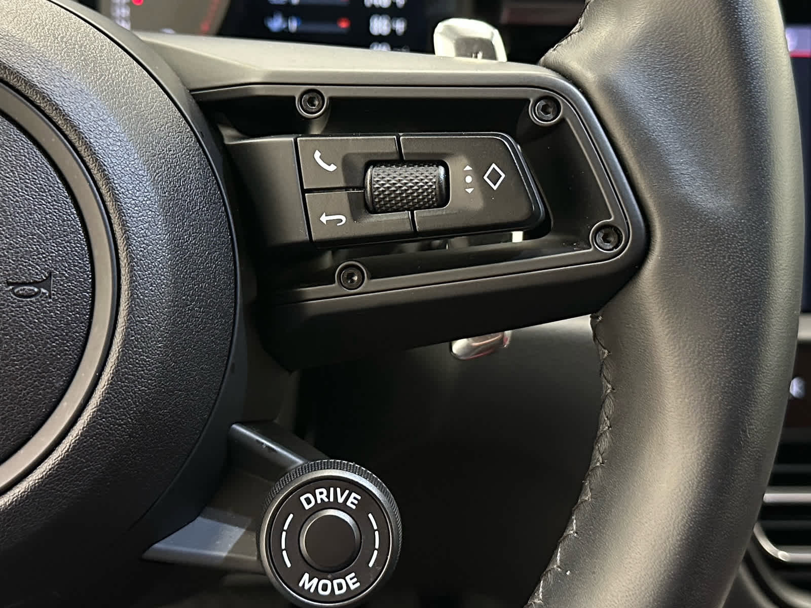 Used 2024 Porsche Macan S image 26