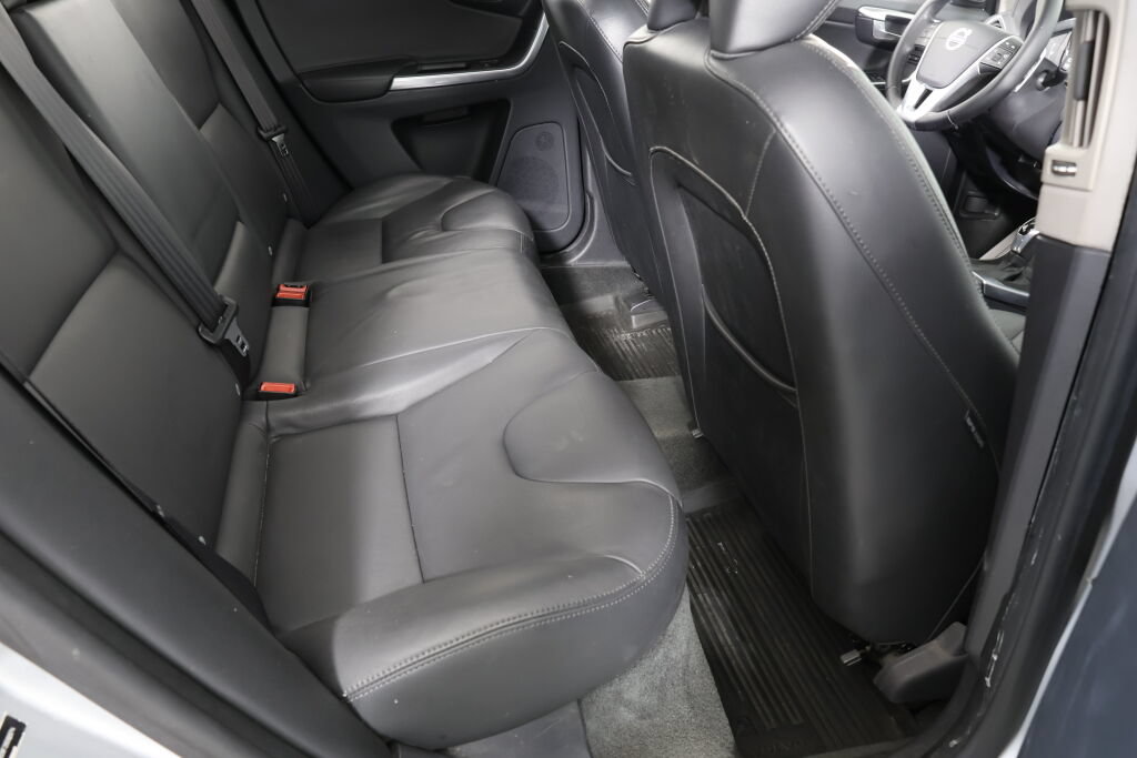 Used 2015 Volvo XC60 T6 Platinum AWD/4WD image 23
