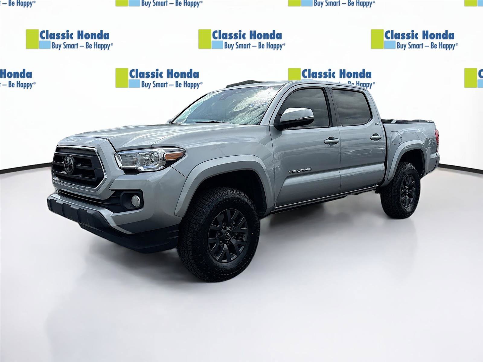 Used 2023 Toyota Tacoma SR5 w/ Technology Package AWD/4WD image 3