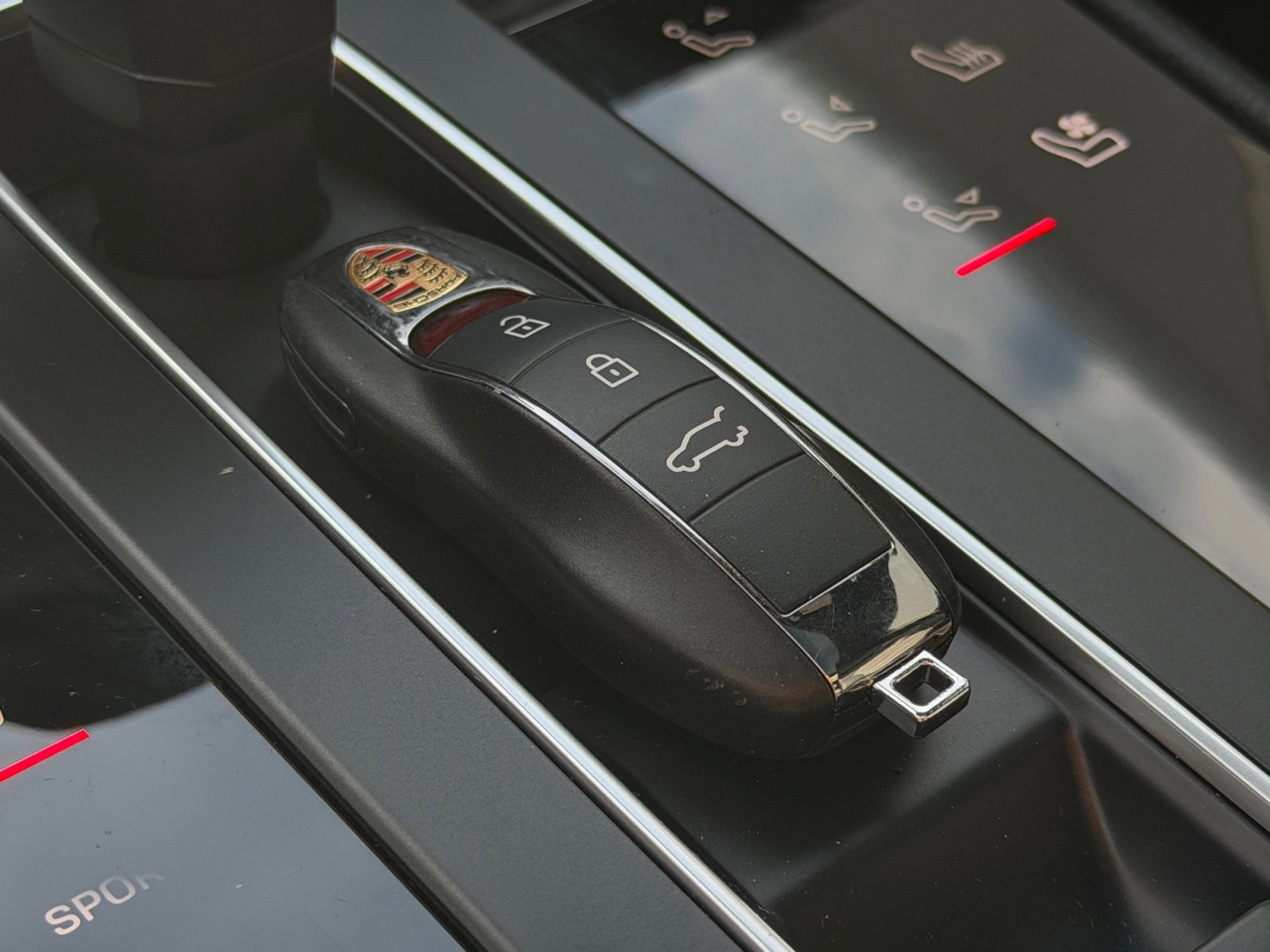 Used 2025 Porsche Macan image 42
