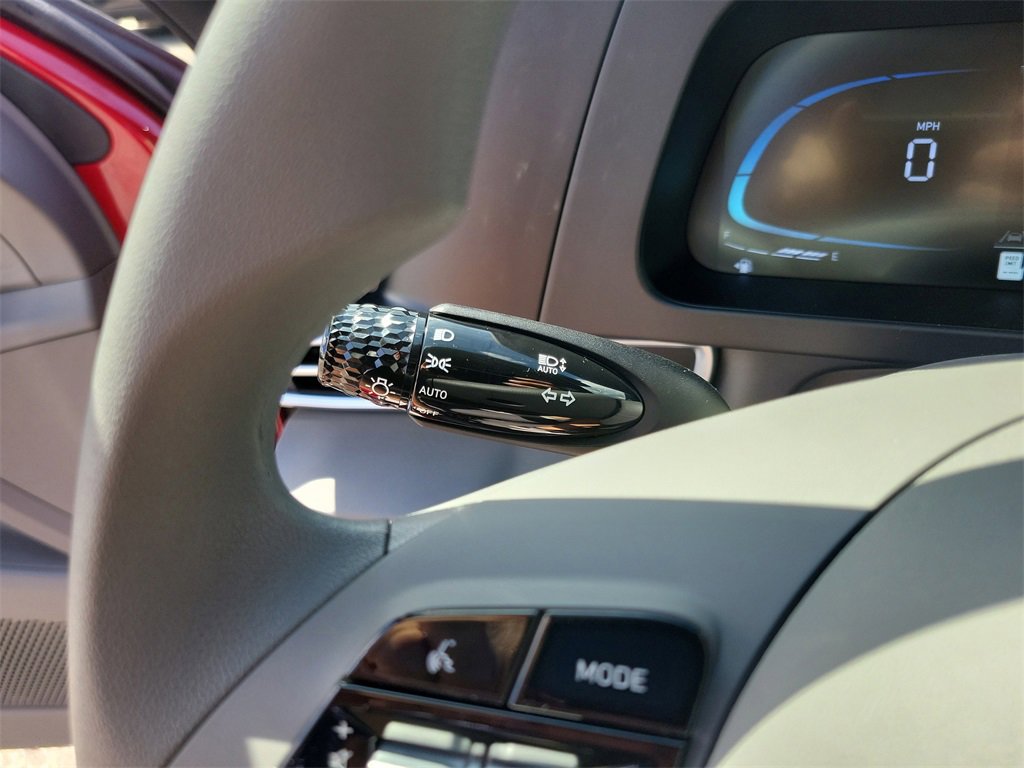 Used 2025 Hyundai Elantra SE image 17