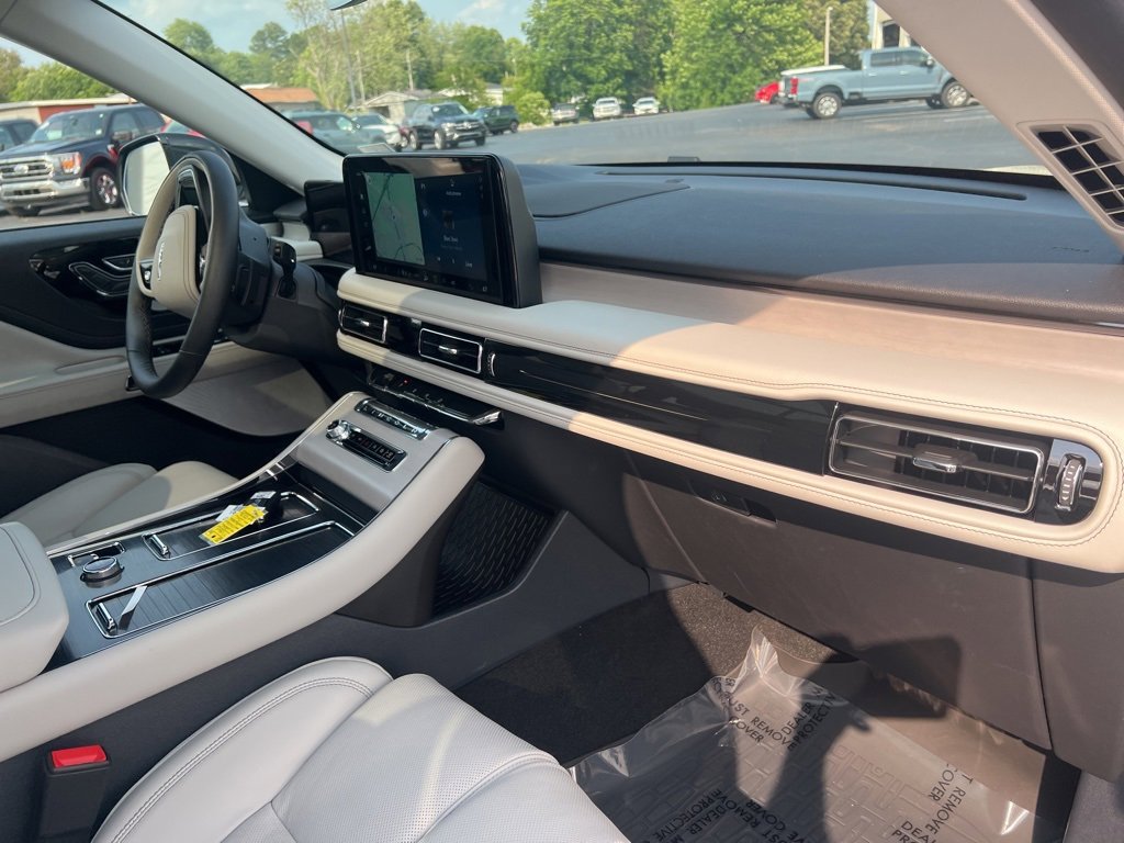 New 2025 Lincoln Aviator Reserve w/ Equipment Group 201A image 17