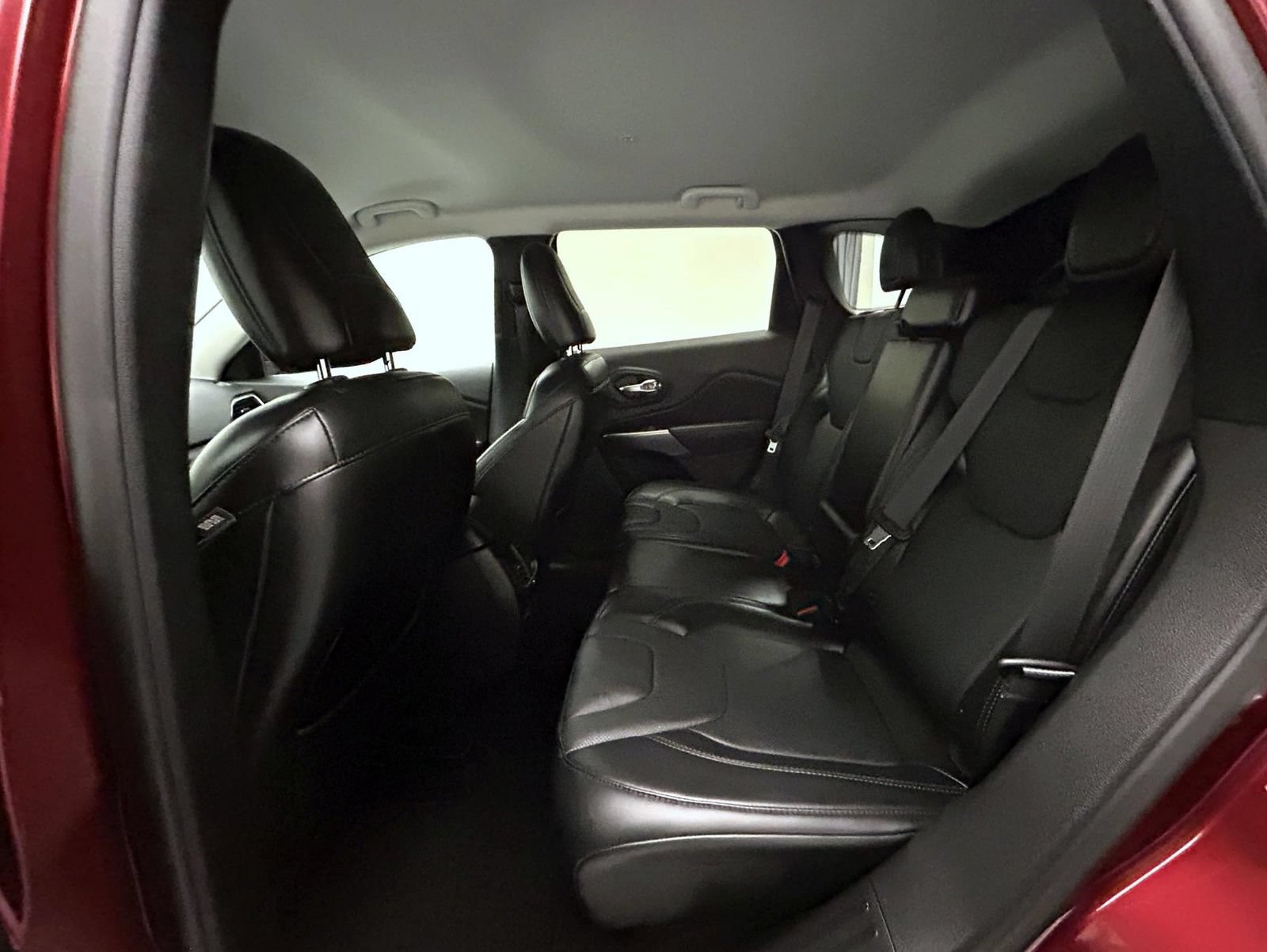 Used 2019 Jeep Cherokee Limited AWD/4WD image 19
