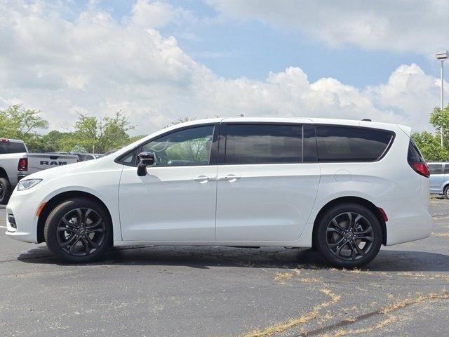 New 2026 Chrysler Pacifica Select image 22