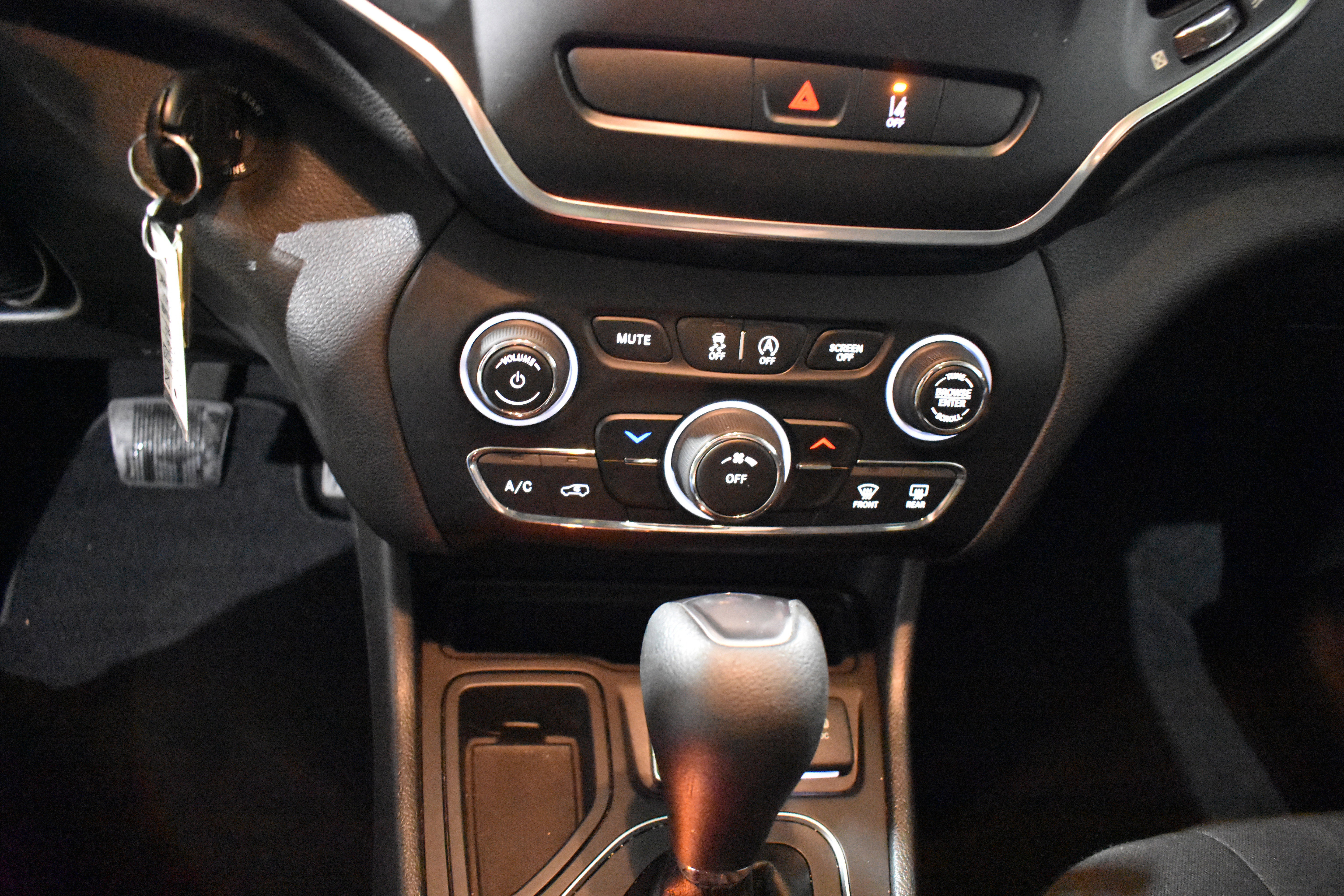 Used 2021 Jeep Cherokee Latitude image 22