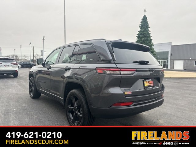 Used 2024 Jeep Grand Cherokee Altitude image 9