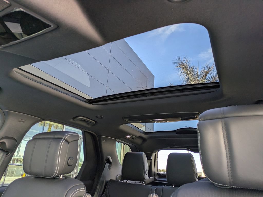 New 2026 Land Rover Discovery Limited Edition AWD/4WD image 22