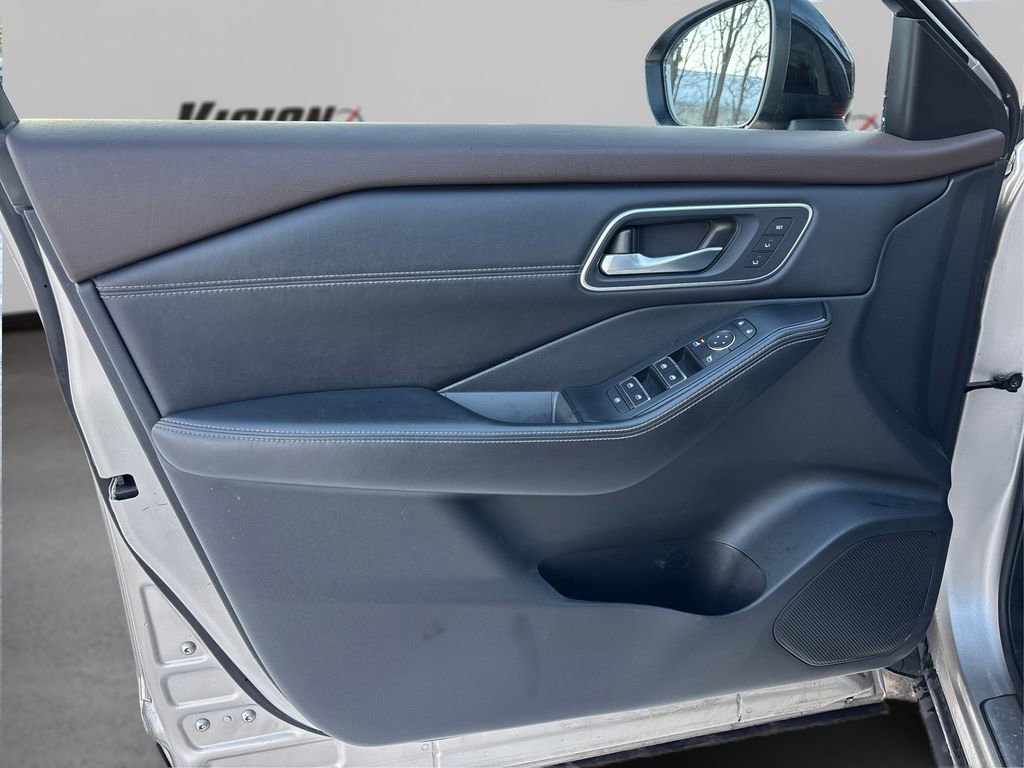 Used 2022 Nissan Rogue Platinum w/ Head-Up Display Package image 20