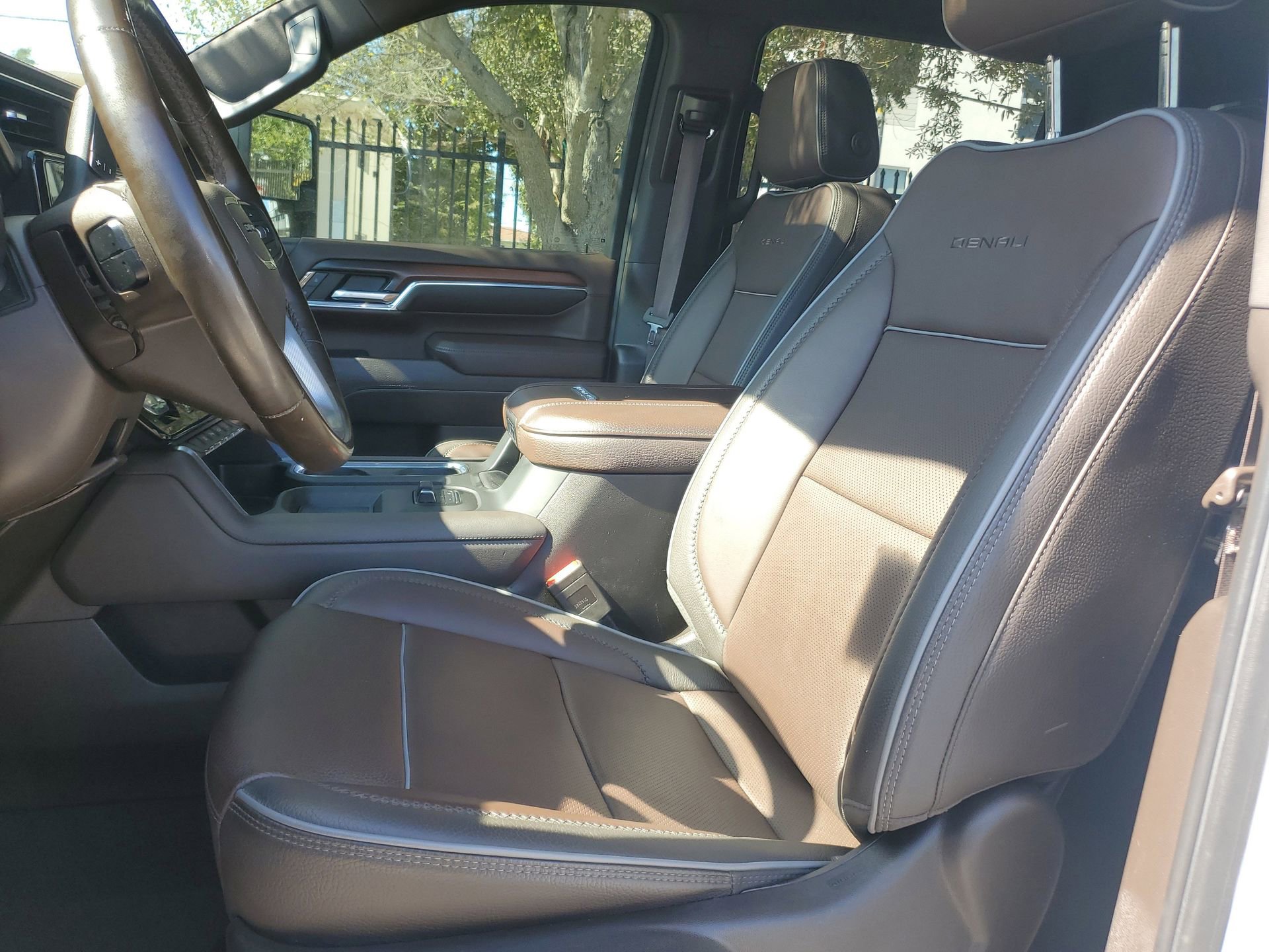 Used 2024 GMC Sierra 3500 Denali w/ Denali Reserve Package image 17