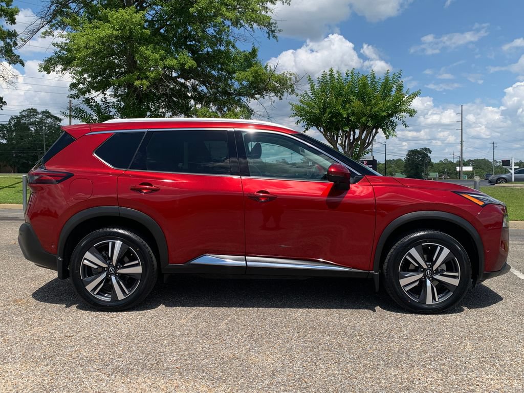 Used 2023 Nissan Rogue SL w/ SL Premium Package FWD image 2
