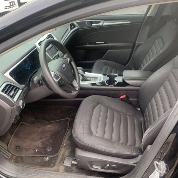Used 2015 Ford Fusion SE image 4