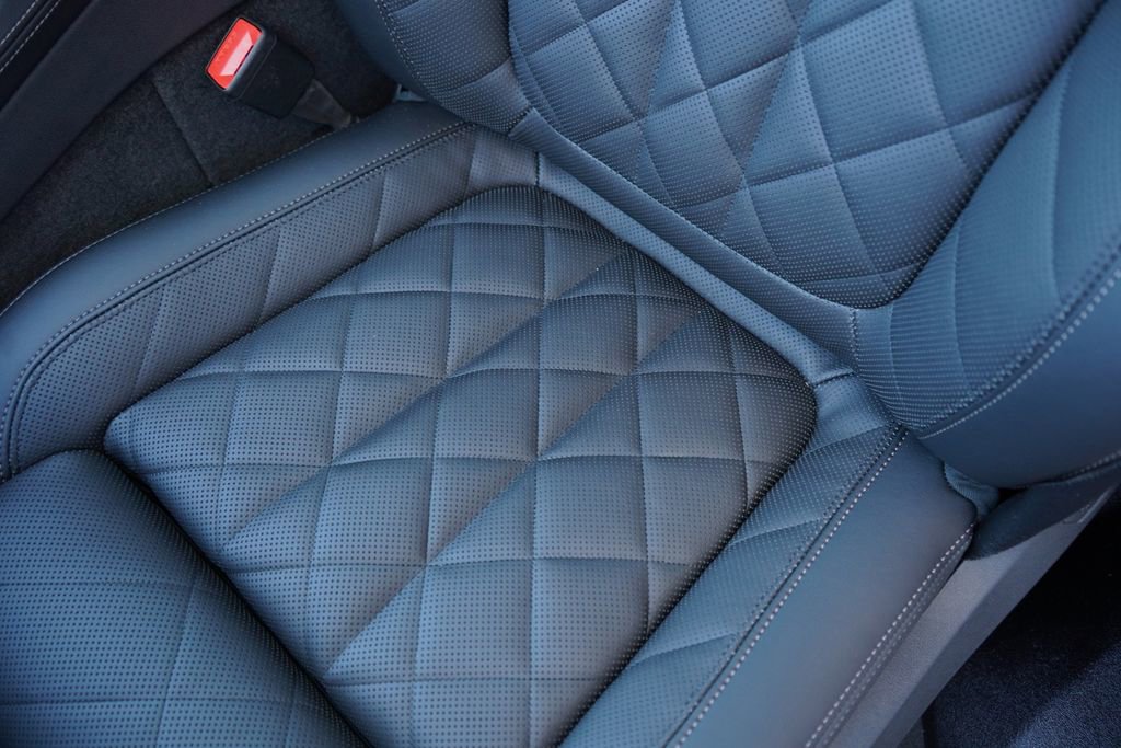 New 2026 BMW X6 xDrive40i w/ Climate Comfort Package image 11