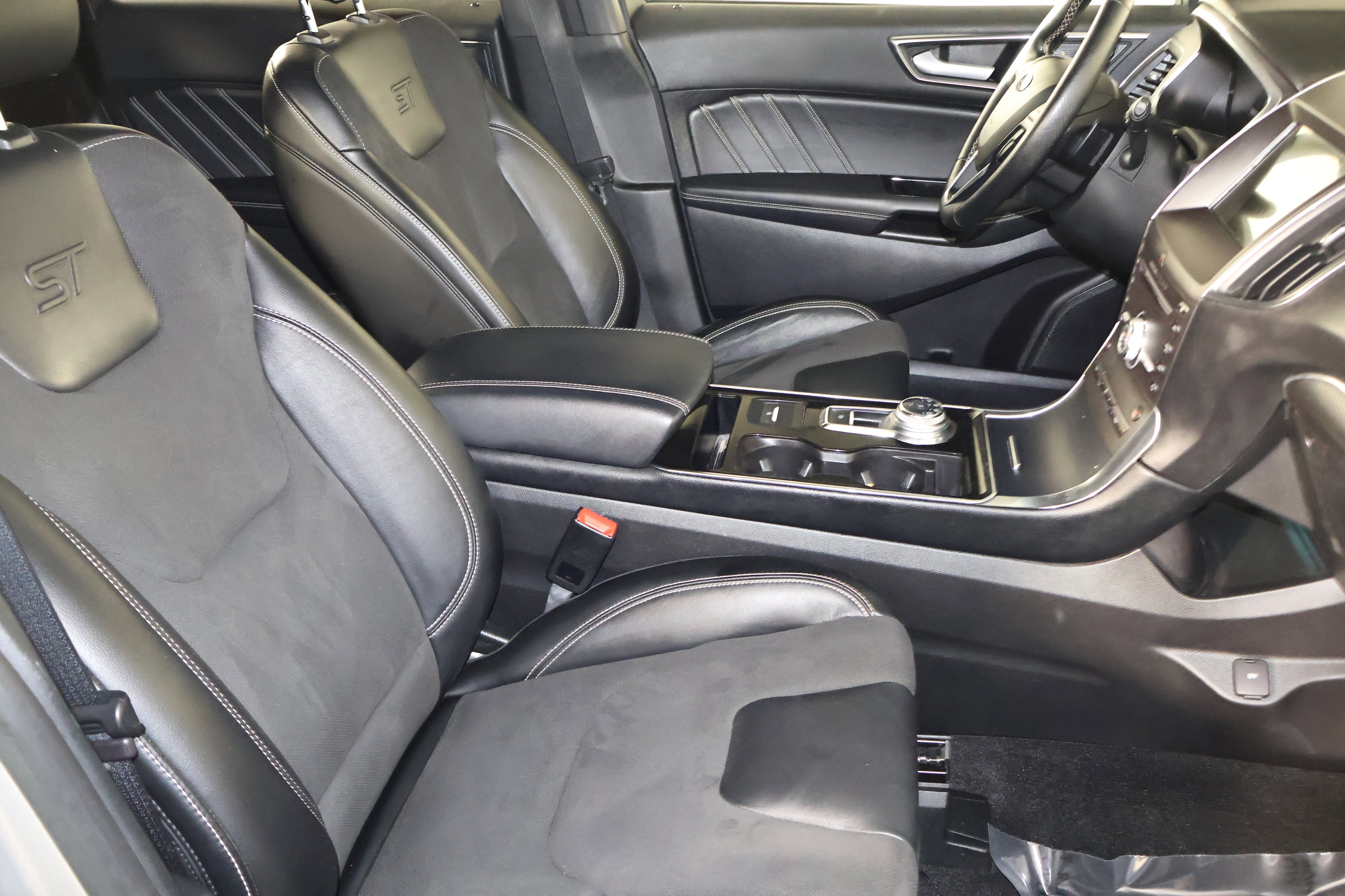 Used 2019 Ford Edge ST w/ Convenience Package image 43