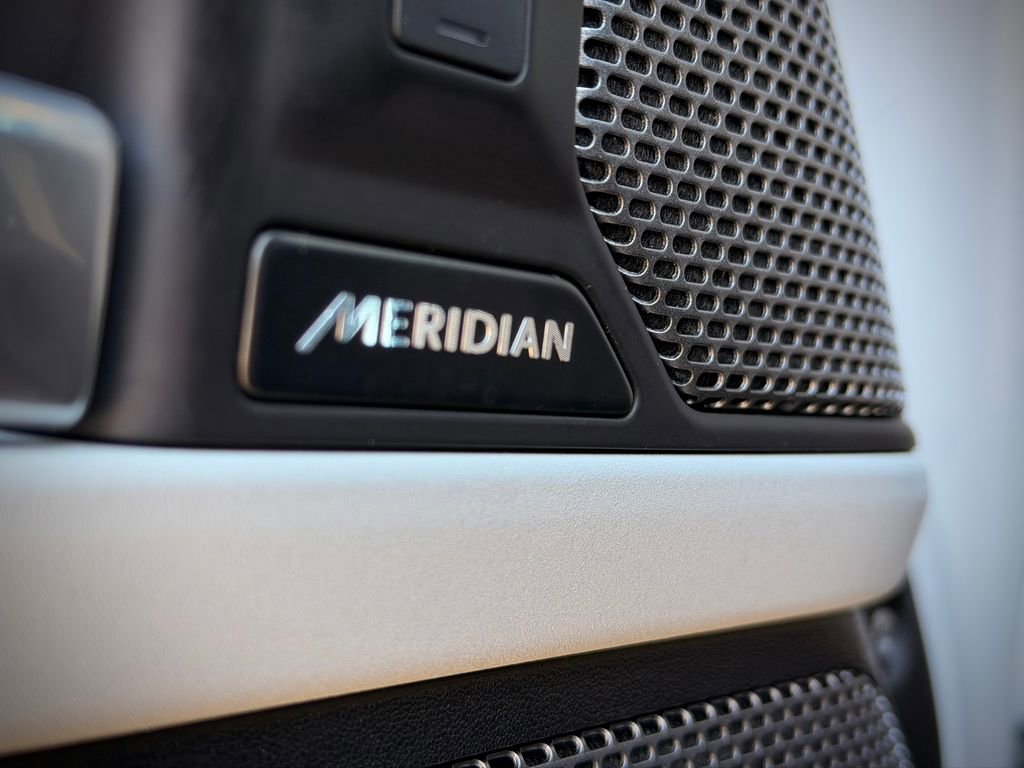 Used 2024 Land Rover Defender 110 X-Dynamic SE image 35