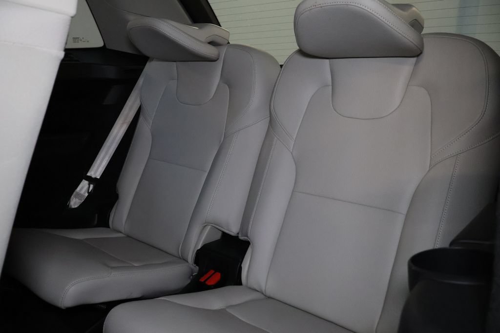Used 2020 Volvo XC90 T6 Momentum w/ Protection Package Premier AWD/4WD image 18