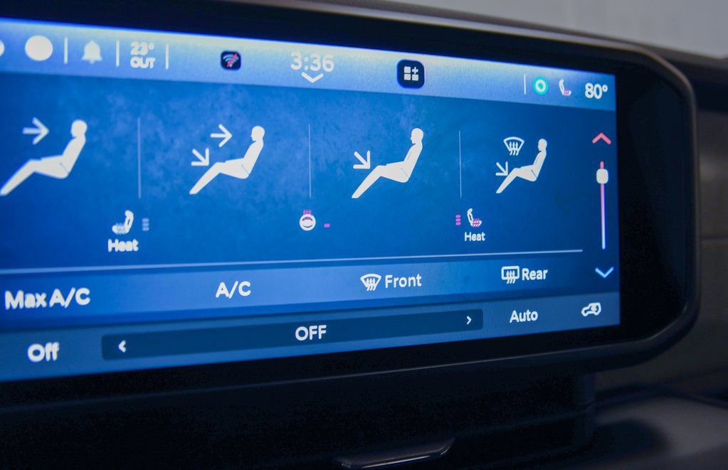 Used 2024 Jeep Wrangler Unlimited Sahara w/ Technology Group image 22