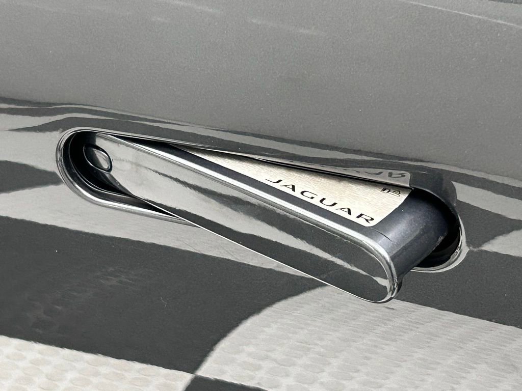 Used 2018 Jaguar F-TYPE R AWD/4WD image 11