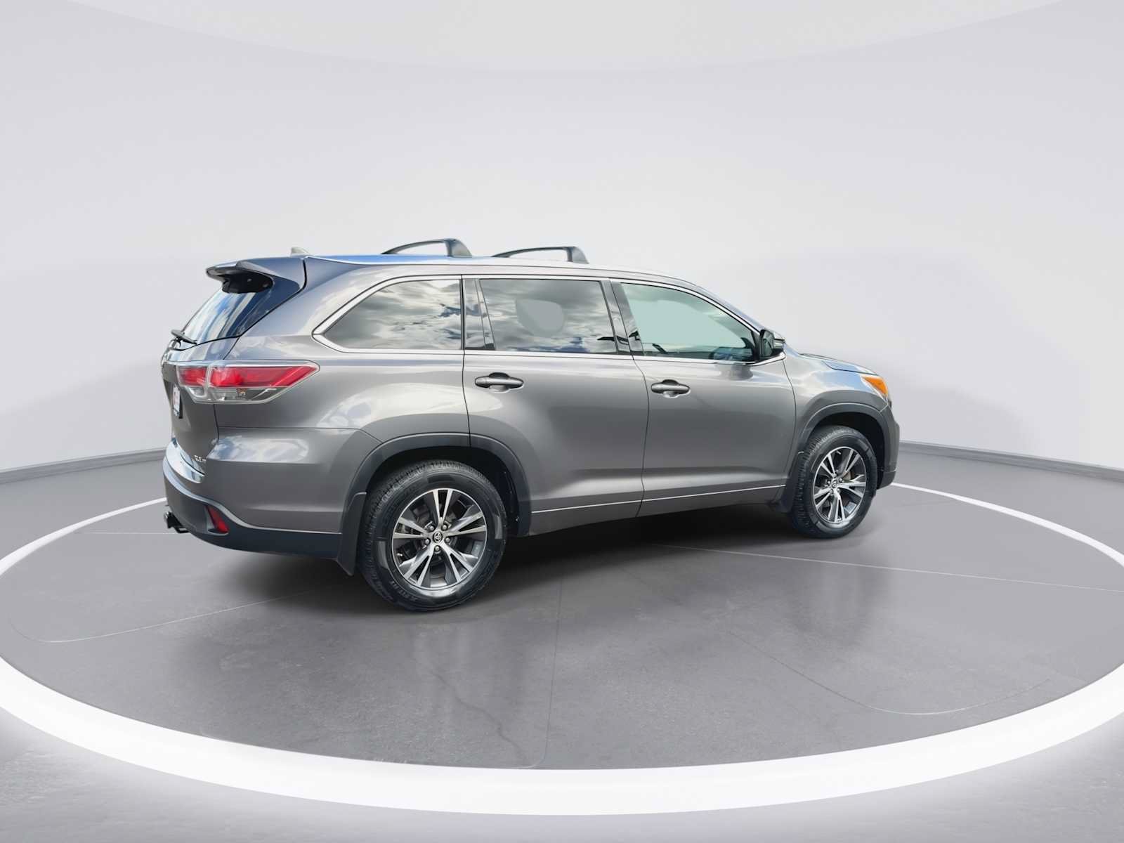 Certified 2016 Toyota Highlander XLE AWD/4WD image 8
