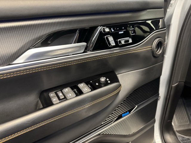 Used 2024 Jeep Grand Wagoneer Series III w/ Rear-Seat Entertainment Group image 11