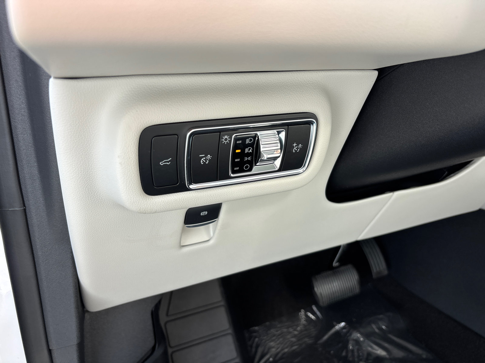 New 2026 Lincoln Nautilus Premier AWD/4WD image 14