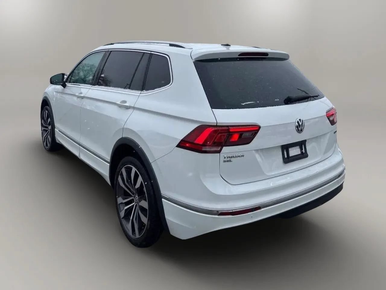 Used 2020 Volkswagen Tiguan SEL Premium R-Line w/ 3rd Row Seat Package AWD/4WD image 5
