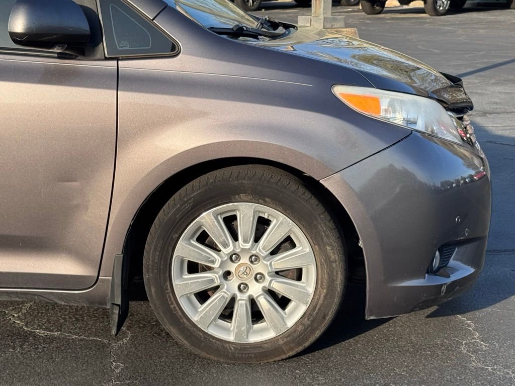 Used 2012 Toyota Sienna Limited w/ Premium Pkg image 40