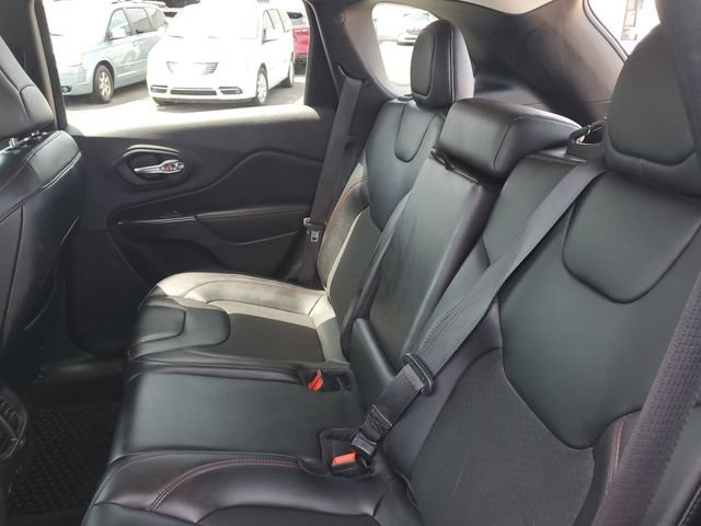 Used 2021 Jeep Cherokee Trailhawk AWD/4WD image 23