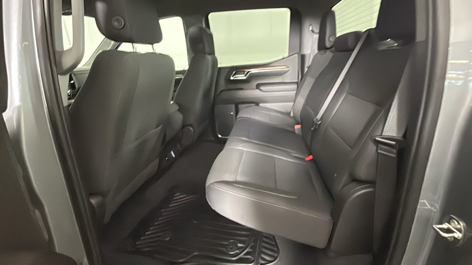 Used 2024 Chevrolet Silverado 1500 LT AWD/4WD image 33