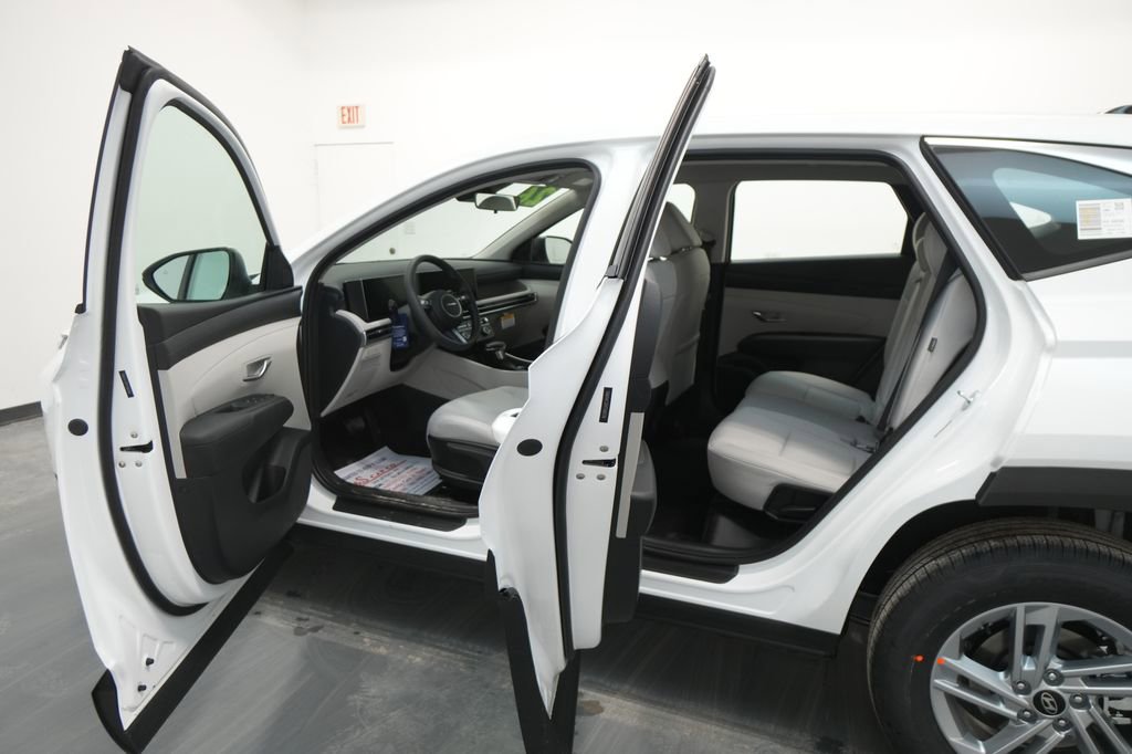 New 2026 Hyundai Tucson SE image 18