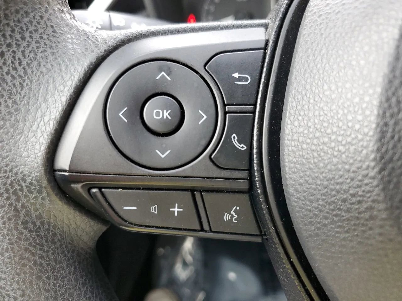 Used 2020 Toyota Corolla LE image 24