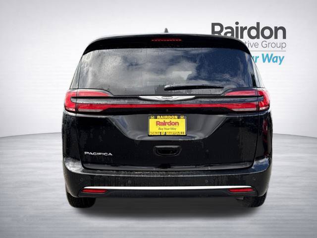 Used 2025 Chrysler Pacifica Select FWD image 6