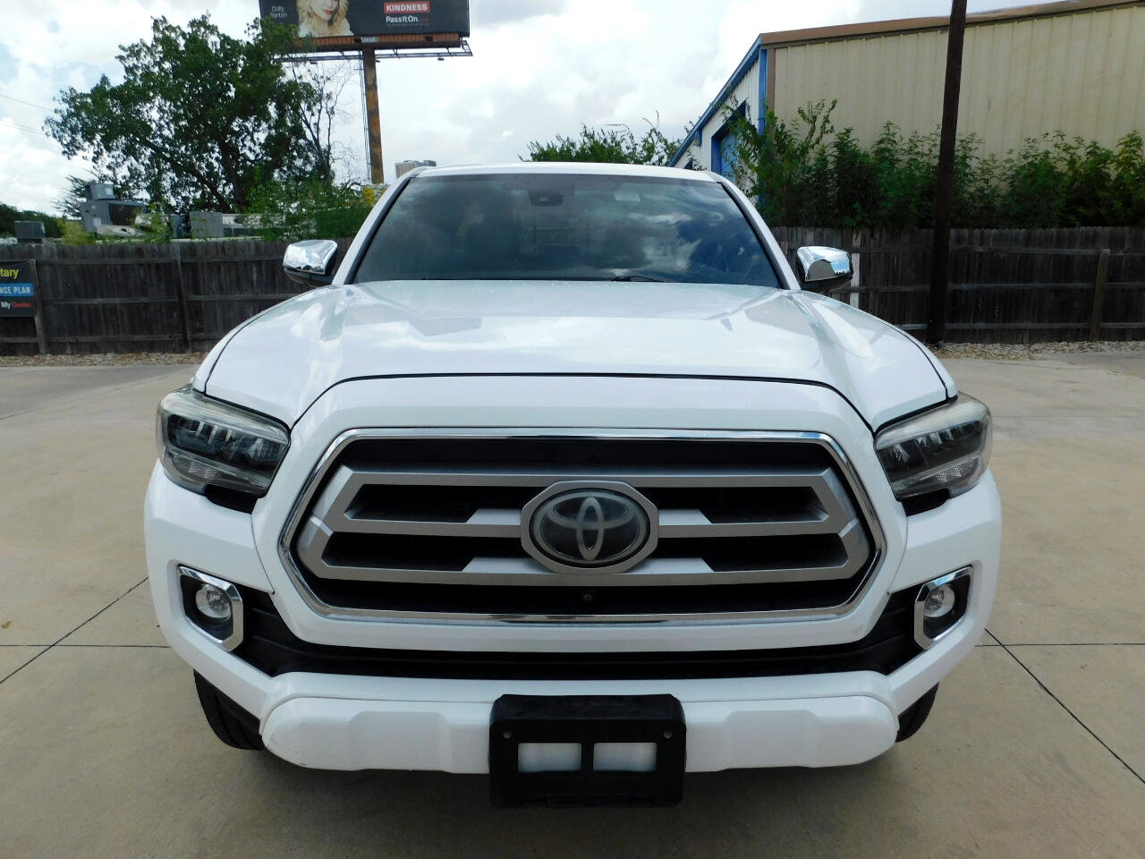Used 2020 Toyota Tacoma Limited image 2