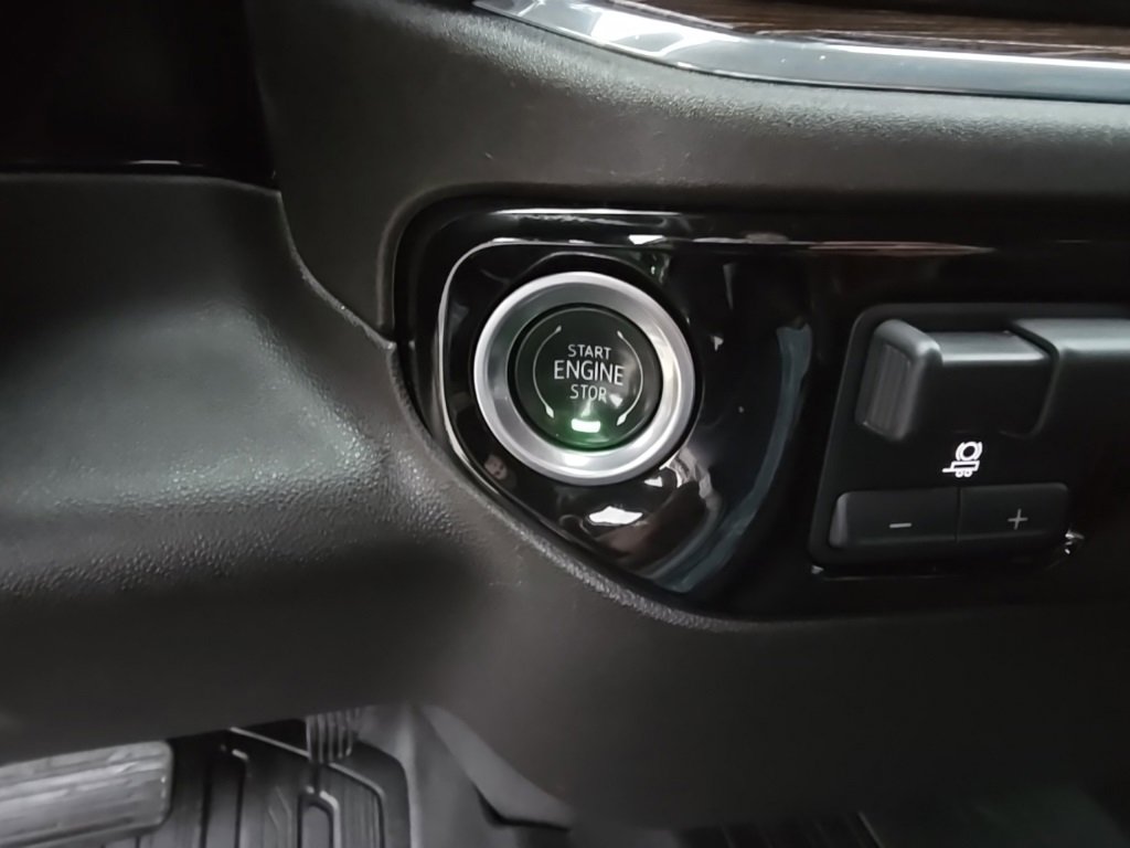 Used 2025 GMC Sierra 3500 SLE w/ SLE Value Package image 17