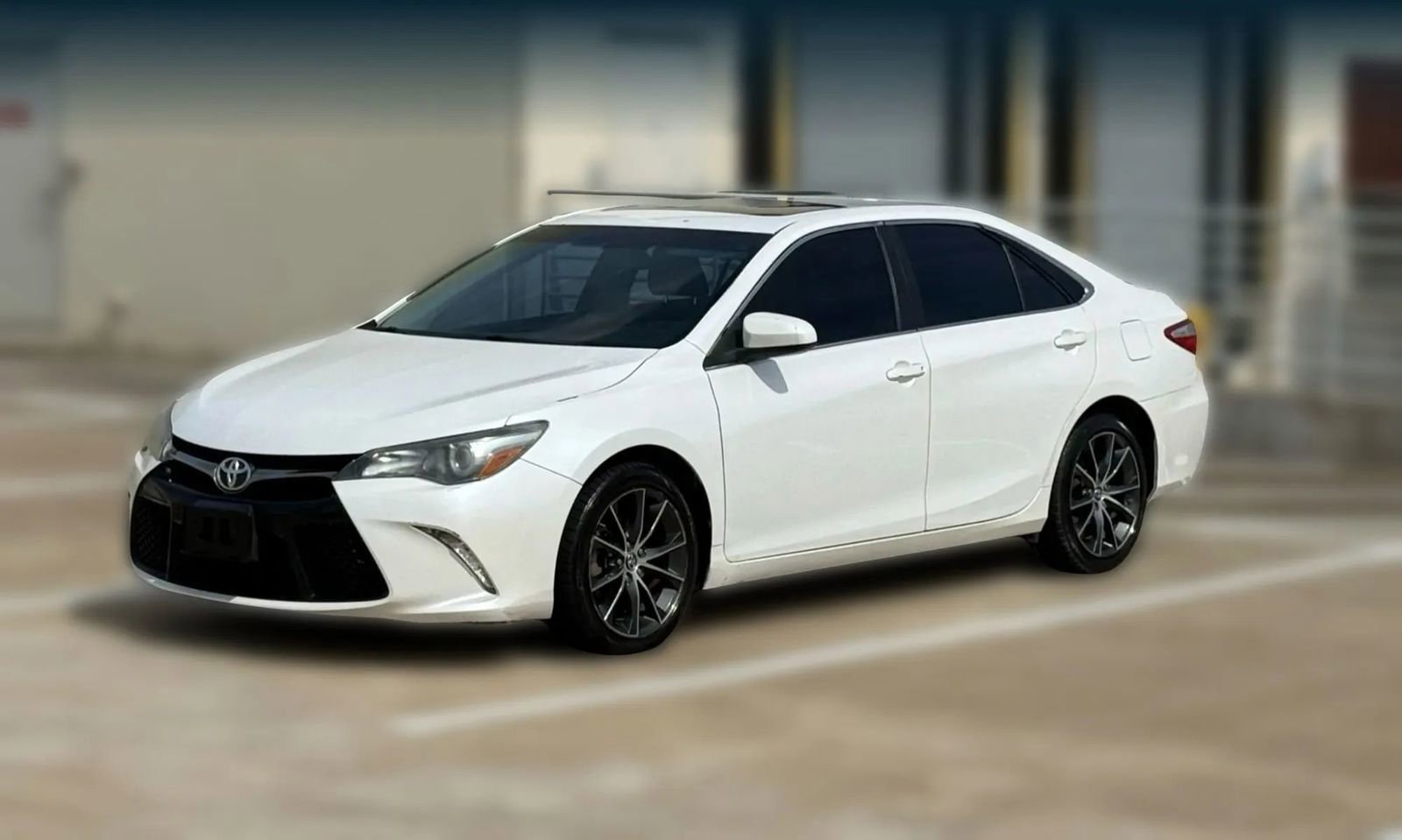 Used 2015 Toyota Camry XSE w/ Moonroof Package FWD image 3