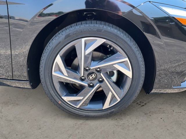 New 2025 Hyundai Elantra Limited image 14