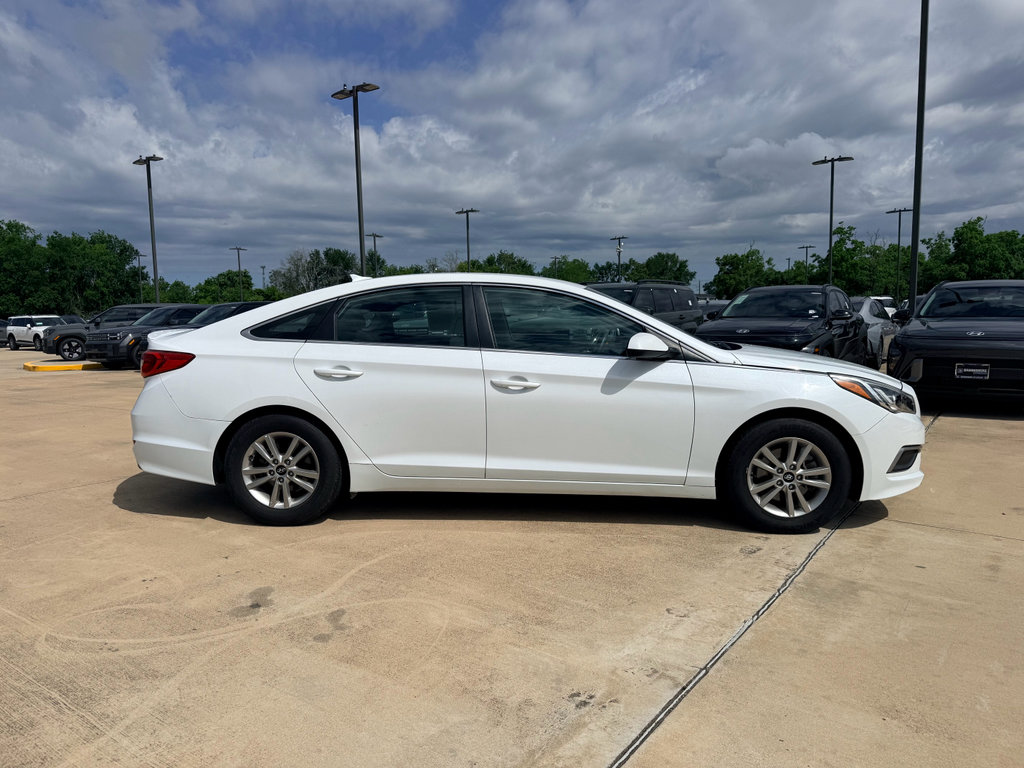 Used 2017 Hyundai Sonata SE FWD image 4