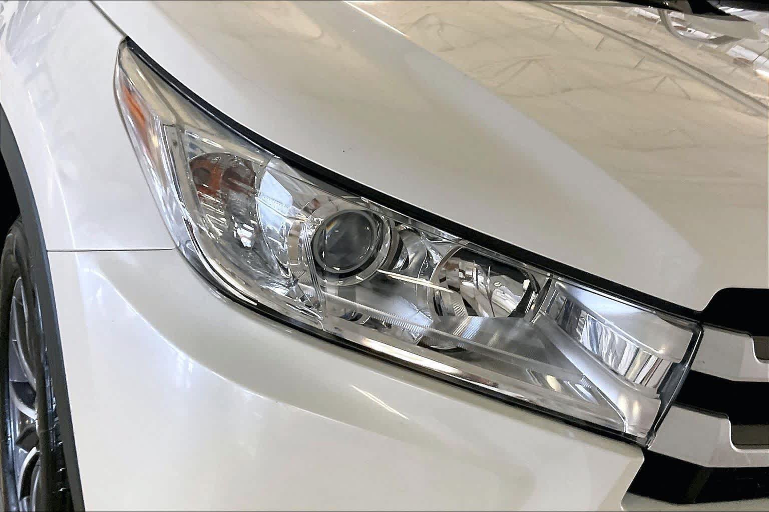 Used 2019 Toyota Highlander XLE FWD image 25