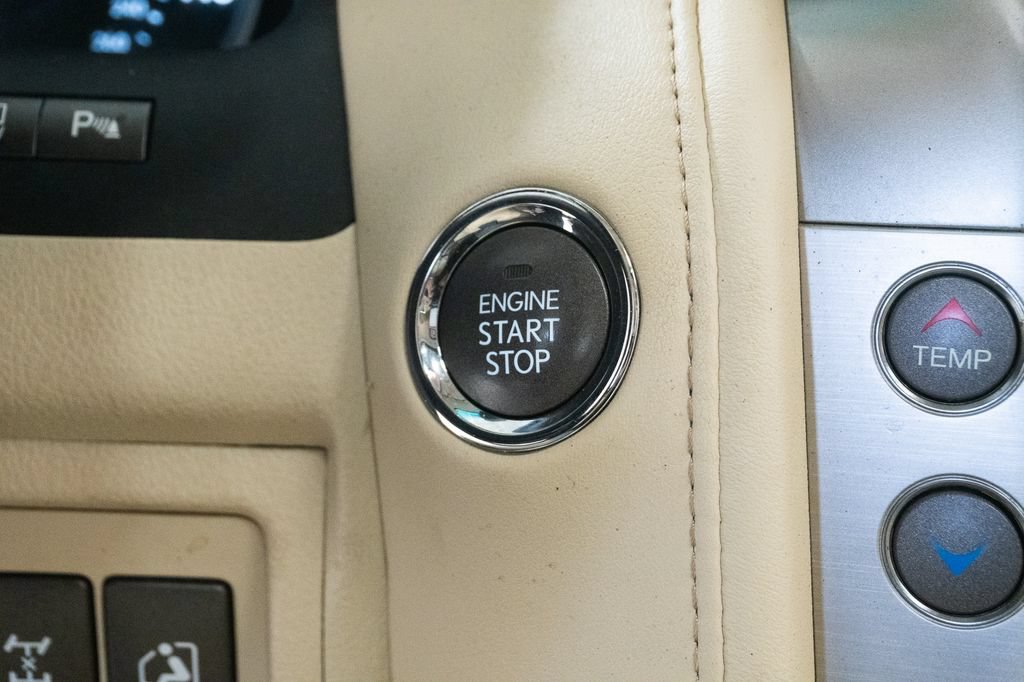 Used 2015 Lexus LX 570 4WD w/ Luxury Package image 18