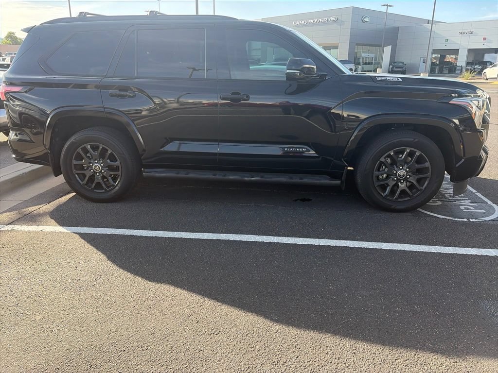 Used 2023 Toyota Sequoia Platinum AWD/4WD image 4