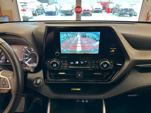 Used 2023 Toyota Highlander XLE AWD/4WD image 21