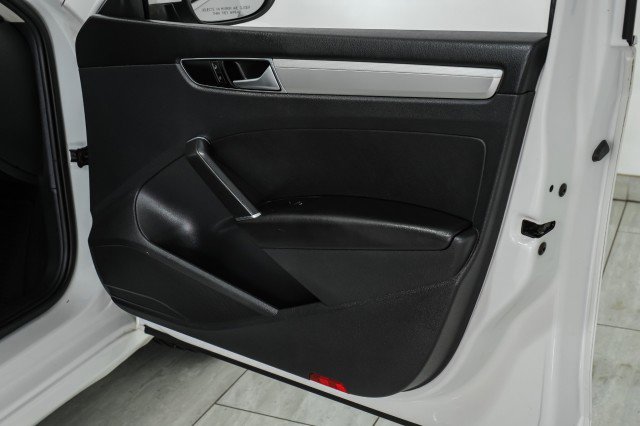 Used 2016 Volkswagen Passat 1.8T S w/ Lighting Package (P06) image 42