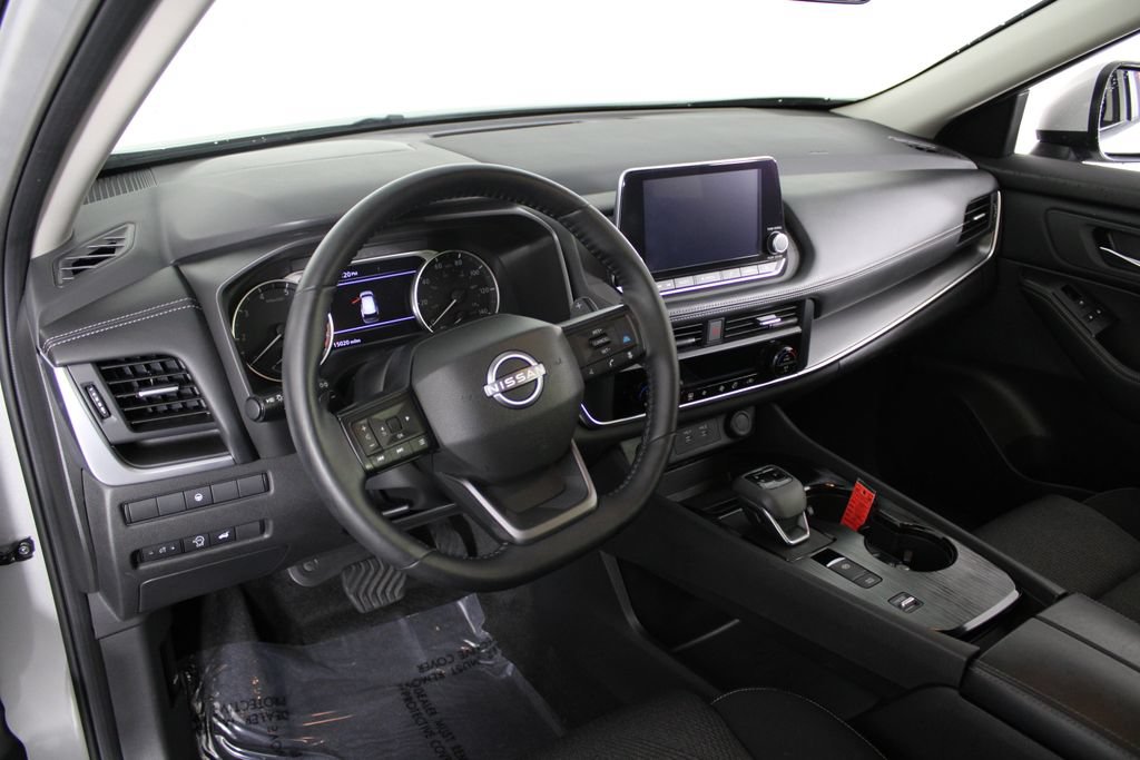 Certified 2025 Nissan Rogue SV FWD image 19