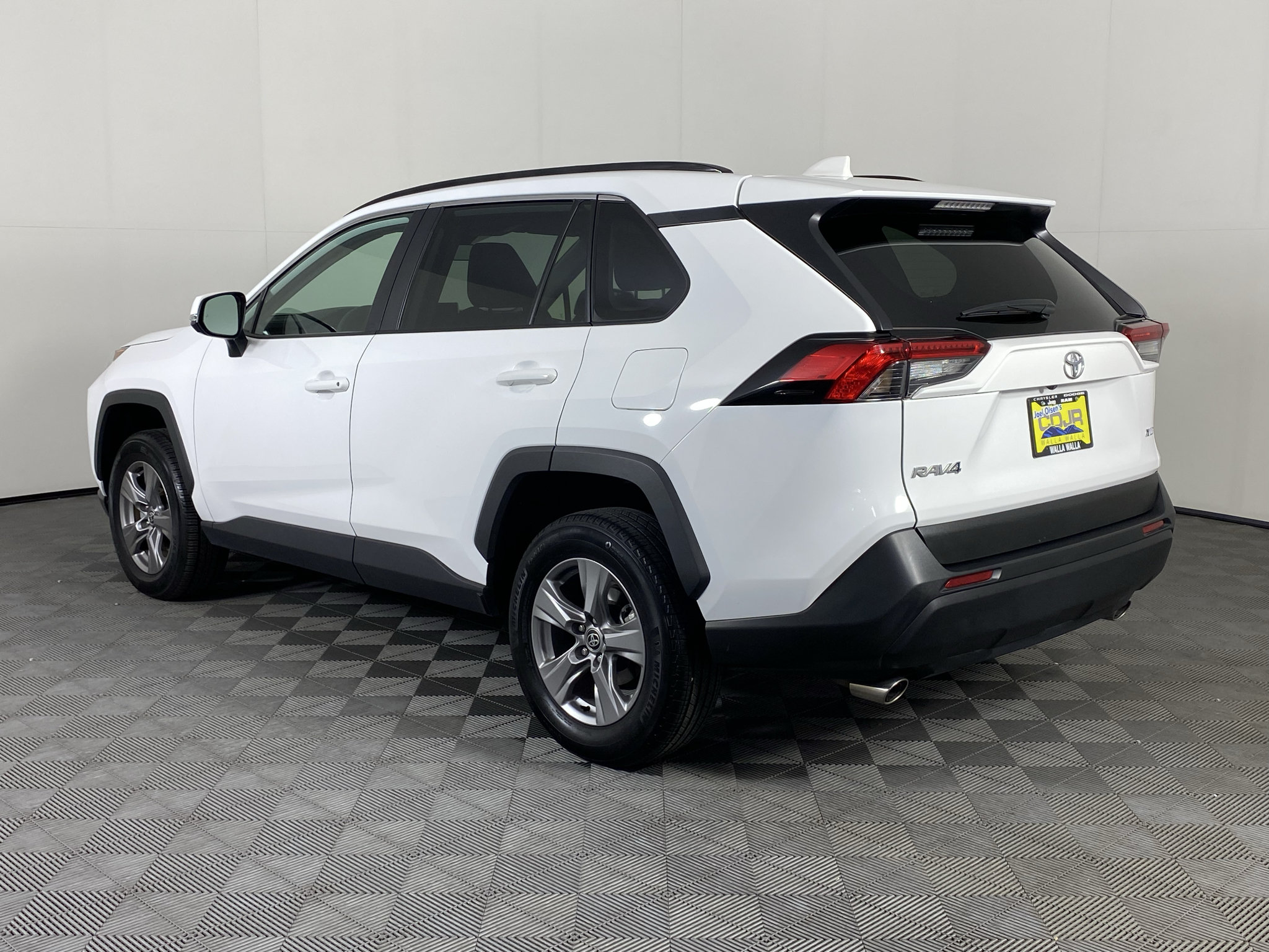 Used 2025 Toyota RAV4 XLE FWD image 10